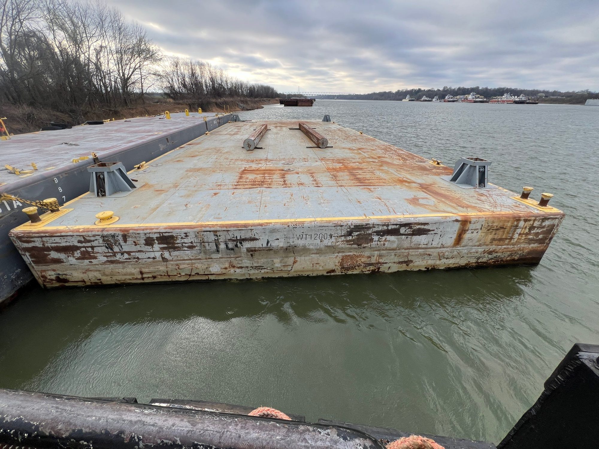 Spud barge WT1200 on the river